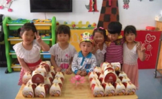 Cô giáo nhắn tin cảm ơn phụ huynh đã tặng quà, mẹ đọc xong liền đòi kiện