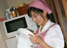 Có giúp việc mới, con trai luôn đòi đi ngủ, xem camera mẹ đưa ngay cho cô gái 17 triệu