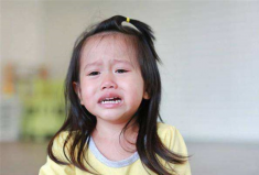 “Con chơi thêm 2 phút”, 2 bà mẹ ứng xử mang lại hai cuộc đời khác biệt cho đứa trẻ