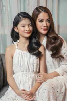 Con gái Trương Ngọc Ánh một thời được tăng xe 5 tỷ, giờ càng lớn càng giống Angela Phương Trinh