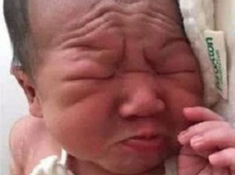 Con sinh ra quá xấu xí mẹ chán nản, bố nghi ngờ, vài tháng sau không ngờ đẹp như tiên