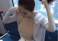 Hớ hênh nơi cộng cộng, cô gái trẻ bị sốc khi nam sinh tiểu học làm chuyện này với mình