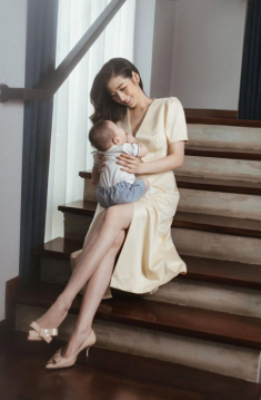 Khám phá siêu phẩm giúp lưng bé khô thoáng đang khiến Lan Khuê và Dương Tú Anh thích thú