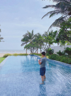 Khoe ảnh cho con bú nhưng hơi kỳ lạ, Cường Đô La liên tiếp bị trêu sống ảo