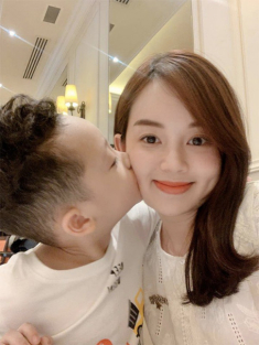 Lâu không xuất hiện, con trai Mạc Hồng Quân lớn khác lạ, Ly Kute: 4 tuổi sắp cao bằng mẹ