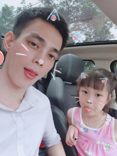 Ly hôn một mình nuôi con, anh xe lăn đơn thân được hotgirl bế lên ôtô 3 tỷ mỗi ngày
