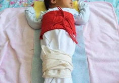 Muốn con chân dài, tuyệt đối tránh những “hành vi” này khi con dưới 1 tuổi