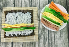 Cách làm cơm cuộn rong biển (kimbap) Hàn Quốc thơm ngon không bị khô