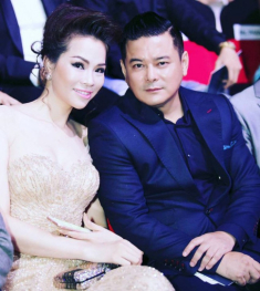 Cựu người mẫu Việt lấy con tỷ phú sống ở Mỹ, giờ ra đường mỗi ngày xách 1 chiếc túi hiệu