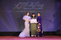 Đinh Ngọc Diệp đồng hành cùng Kelly Pang chia sẻ yêu thương