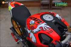 Ducati Monster 796 độ phá cách cùng tem đấu AGV