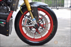 Ducati Streetfighter ‘chiến binh đường phố’ độ nhẹ cùng loạt option hàng hiệu