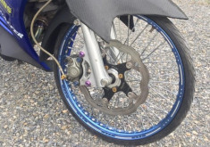 Exciter 135 độ kiểng với đôi chân mỏng manh của biker Phú Xuyên