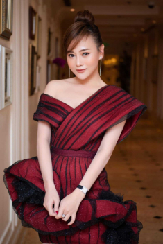 Thừa nhận tăng cân tròn xoe, Phương Oanh chơi chiêu lên đồ giấu dáng mũm mĩm