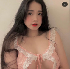 Xuất hiện hot girl ngực 1 mét thế hệ mới vạch áo khoe nội y gây bão