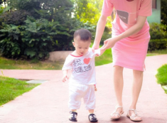 3 yếu tố quyết định trẻ biết đi sớm hay muộn nhiều cha mẹ không biết