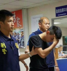 Cậu bé nổi tiếng một thời, U12 lộ ảnh phòng the với bạn gái hơn tuổi và lỗi bố mẹ
