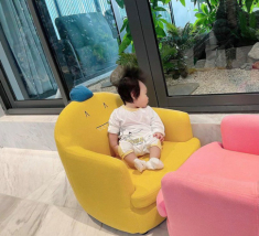 Con gái Cường Đô La có mái tóc tự nhiên hệt các em bé từng làm thế giới mê mẩn