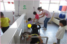 Con thường xuyên không đi vệ sinh ở trường mẫu giáo và bí mật phía sau khiến mẹ giật mình
