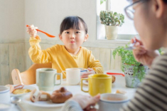 Covid-19 và nguyên tắc dinh dưỡng mùa dịch mẹ cần lưu ý cho bé