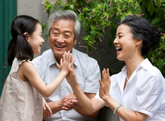 Đầu năm gửi con cho bà nuôi, gần Tết về đón, người mẹ nhận không ra