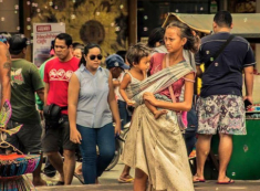 Đổi đời nhờ bị chụp lén, “cô bé ăn xin” lớn phổng phao tuổi 17, yêu luôn thần tượng