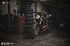 Ducati Streetfighter ‘Hiện thân’ của một nakedbike thực thụ trong tầng hầm u tối