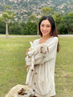 Hậu đăng quang 1 năm chỉ có vài chiếc túi hiệu, Lương Thuỳ Linh vẫn diện đẹp miễn chê