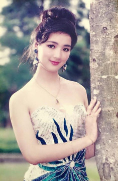 Hoa hậu giữ vương miện lâu nhất Việt Nam mê diện trang phục màu choé