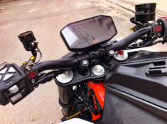 KTM 1290 ‘Cơn lốc màu da cam’ độ cực khủng từ Biker Việt