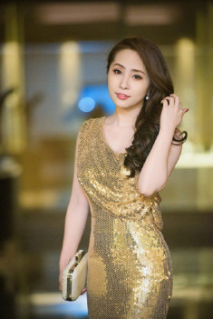 “Lên đồ” sequin lấp lánh mùa lễ hội như mỹ nhân Việt: người đẹp lộng lẫy, người sến vô vàn