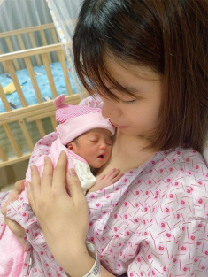 Mạc Văn Khoa sụt cân, gầy rộc vì chăm con sinh non, dân tình xót bé, mách vài lỗi sai