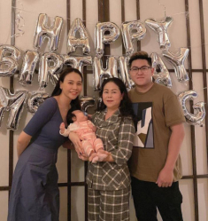 Mẹ vợ Cường Đôla quá yêu cháu ngoại, con gái càng giấu bà càng khoe rõ mặt bé