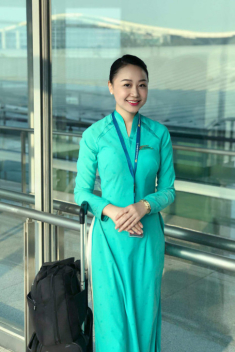Nữ tiếp viên hàng không bị Mercedes tông 1 năm trước: Nằm liệt giường 79% và làm mẹ đơn thân