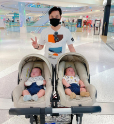 Phản ứng của người đi đường khi gặp 2 con Dương Khắc Linh khiến bố mẹ bất ngờ