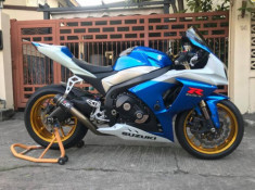 Suzuki GSX-R1000 Cá heo xanh rạng ngời cùng dàn chân đẳng cấp