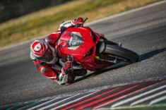 Tân Hoa Hậu thế giới Ducati V4 Panigale sắp về VN với giá không tưởng