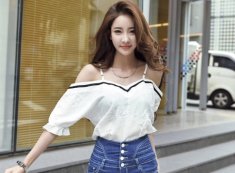 Trời lạnh thiếu nữ hở hang trên phố, con gái hỏi “Tại sao?”, mẹ trả lời chuẩn như văn mẫu