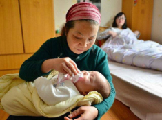 Vệ sinh bình sữa bằng nước sôi - mẹ nghĩ sát khuẩn, nào ngờ đang hại con