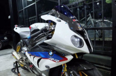 BMW S1000RR bản nâng cấp tuyệt vời theo phong cách HP4 Tricolor