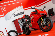 Đánh giá nhanh Ducati Panigale V4 S giá khoảng 937 triệu Đồng tại Sài Gòn.