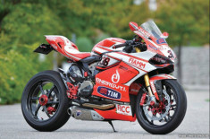 Ducati 1199 Panigale cỗ máy mang đầy công nghệ khoác áo tem đấu