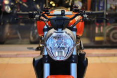 Ducati Monster 821 nóng bỏng với dàn option hàng hiệu