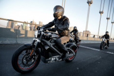 Harley-Davidson thay thế tiếng bô thần thánh bằng động cơ điện??