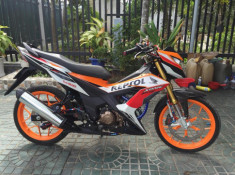 Sonic 150R độ với loạt đồ chơi hạng nặng trong bộ cánh Repsol