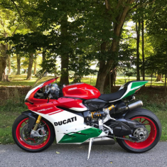 Video cách người ta Đánh Thức Quái Vật DUCATI 1299 PANIGALE