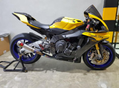 Yamaha R1 độ nổi bật với tông màu Yellow Sporty