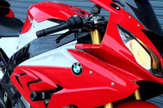 BMW S1000RR độ rực rỡ với tông đỏ chói chang cùng dàn đồ chơi chất lừ
