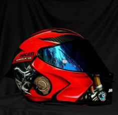 Cận cảnh FullFace AGV vẽ theo phong cách Ducati Panigale V4 R siêu đẹp
