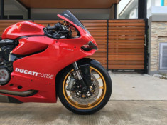 Ducati 899 Panigale vẻ đẹp sáng bóng với dàn chân hàng hiệu